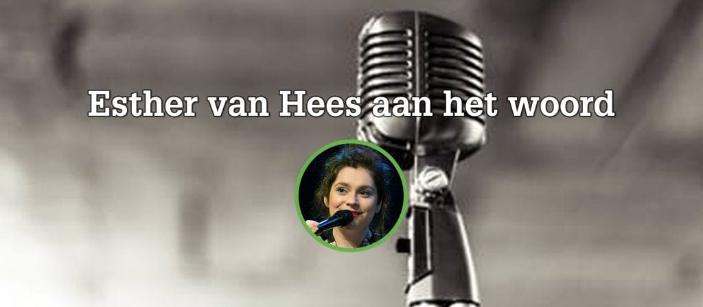 Oude microfoon, Esther van Hees op voorgrond in cirkel als auteur blog